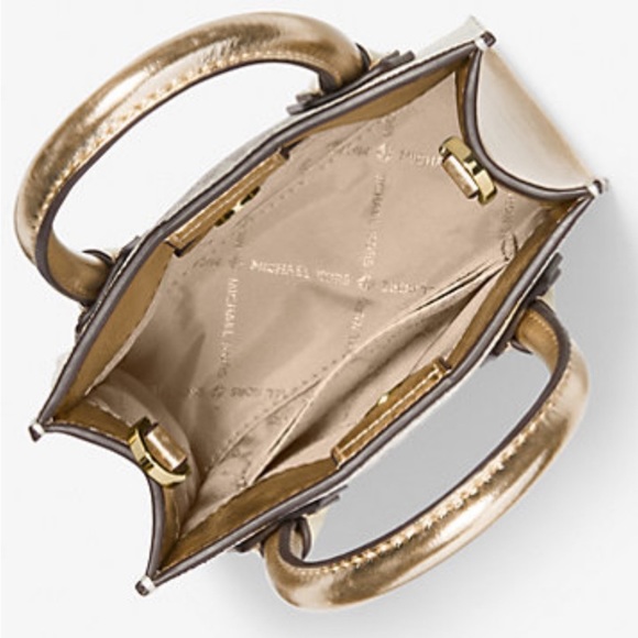 Michael Kors Signature Crossbody -BNWT - Picture 2 of 3